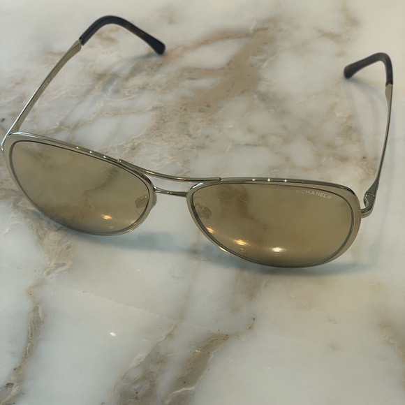 Chanel Gold Mirror Aviator Sunglasses. Excellent like new condition. - Picture 9 of 12